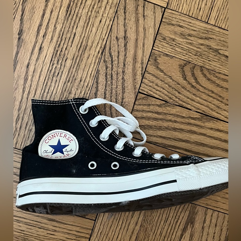 Converse // Black Hightops // 6.5